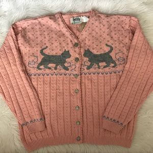 Pink sweater of kittens playing with yarn 🐈 cute